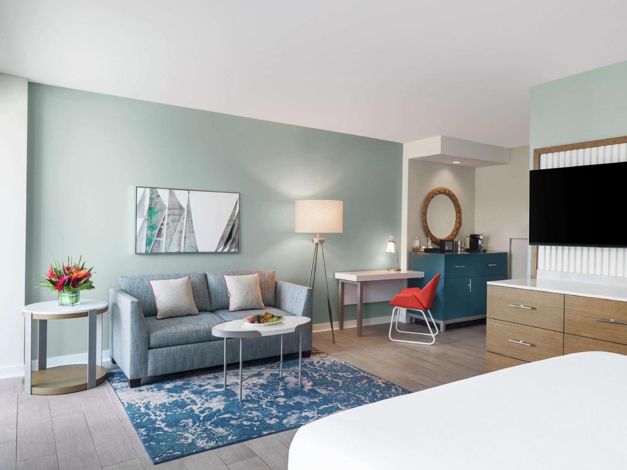 King Studio Suite with Resort View,1548814807:JPEG