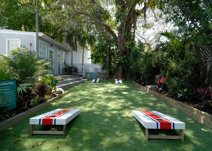 Lighthouse Hotel - Key West Historic Inns